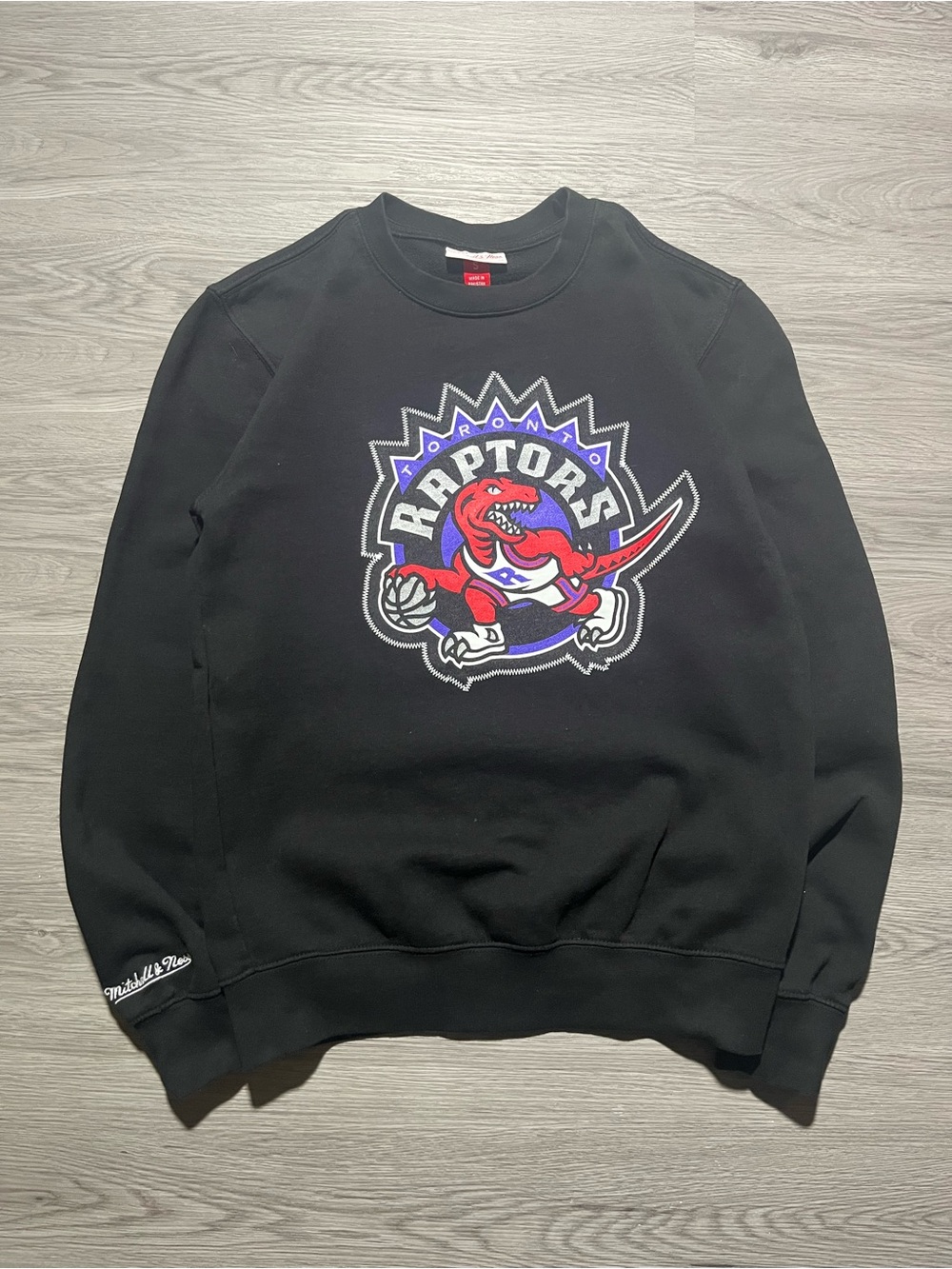 Toronto Raptors Mitchell & Ness big logo NBA basketball graphic crewneck sweater